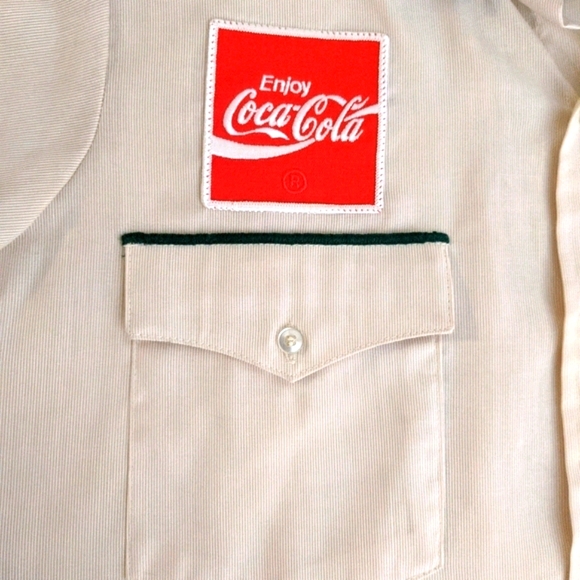 Coca Cola Vintage Men's Cream/Green Work Shirt - Picture 5 of 6